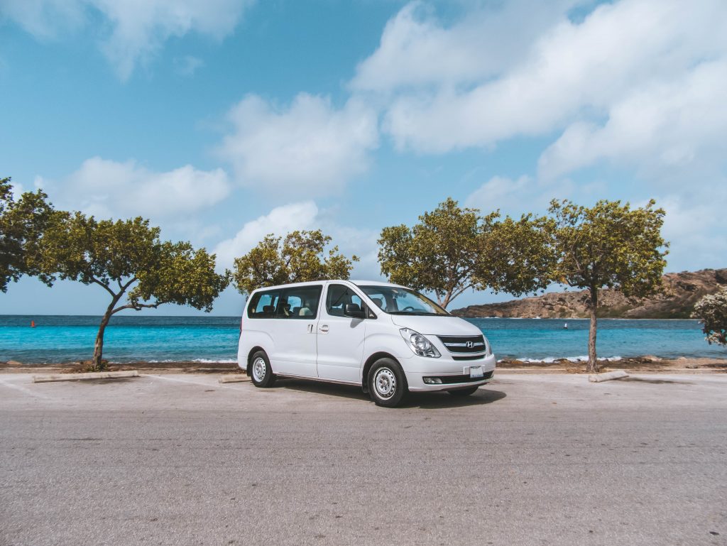 Hyundai Minibus - Auto Huren in Curacao